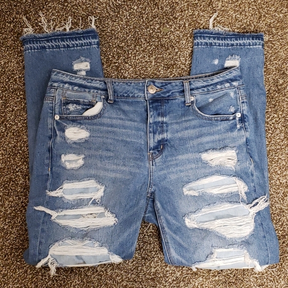 American Eagle Outfitters Denim - AEO Tomgirl medium wash distressed jeans size 10